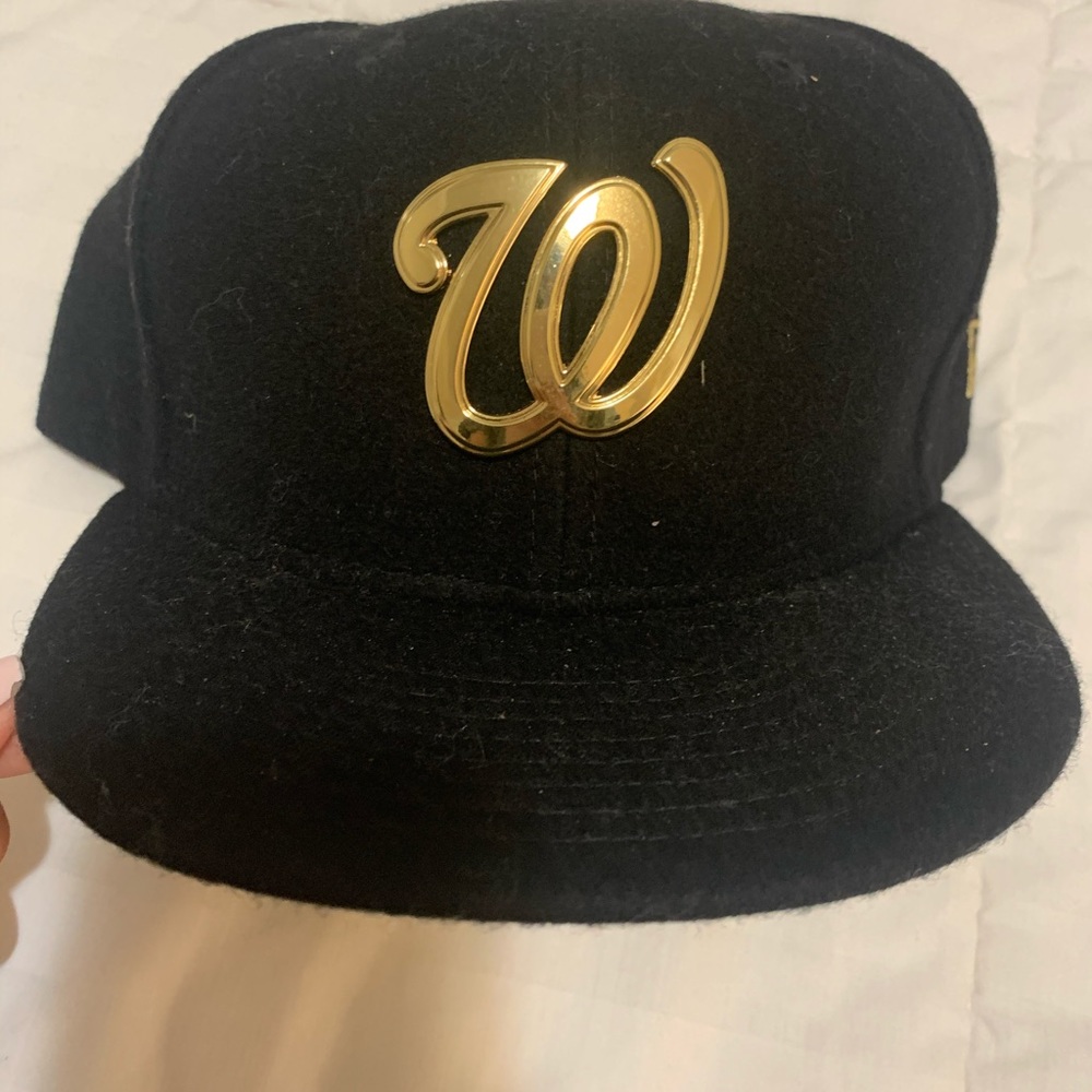 Hat- barely worn